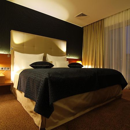 Mikado Hotel Nitra Buitenkant foto