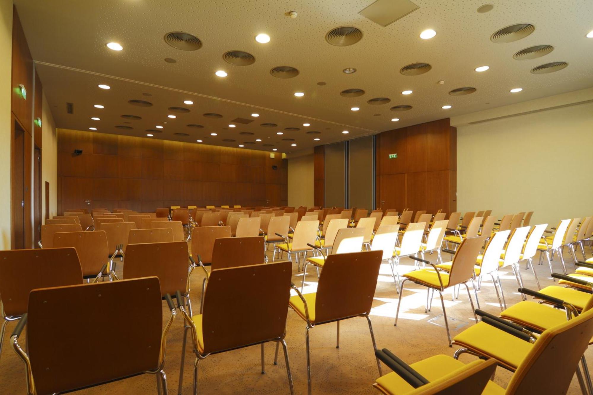Mikado Hotel Nitra Buitenkant foto