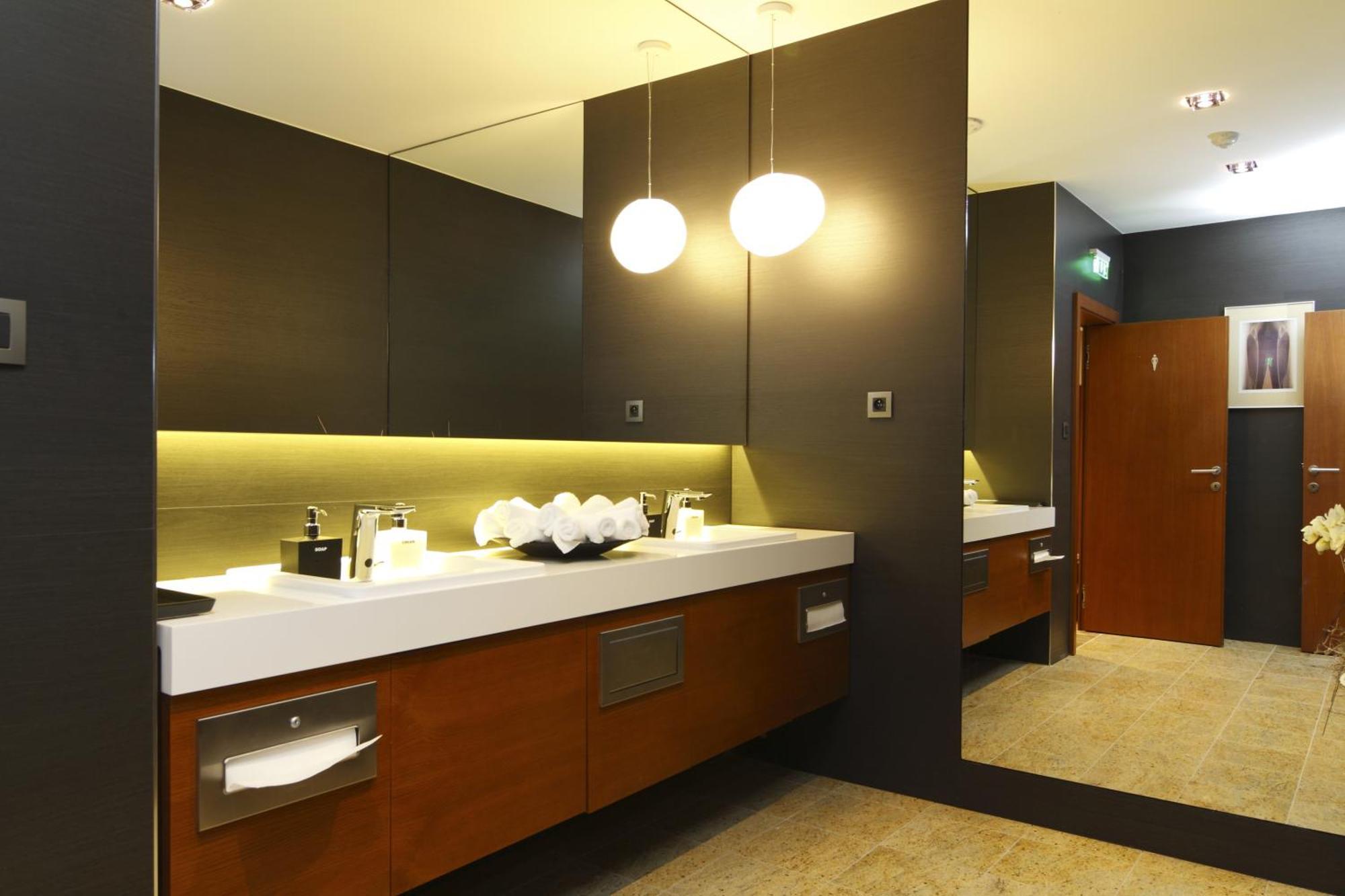Mikado Hotel Nitra Buitenkant foto
