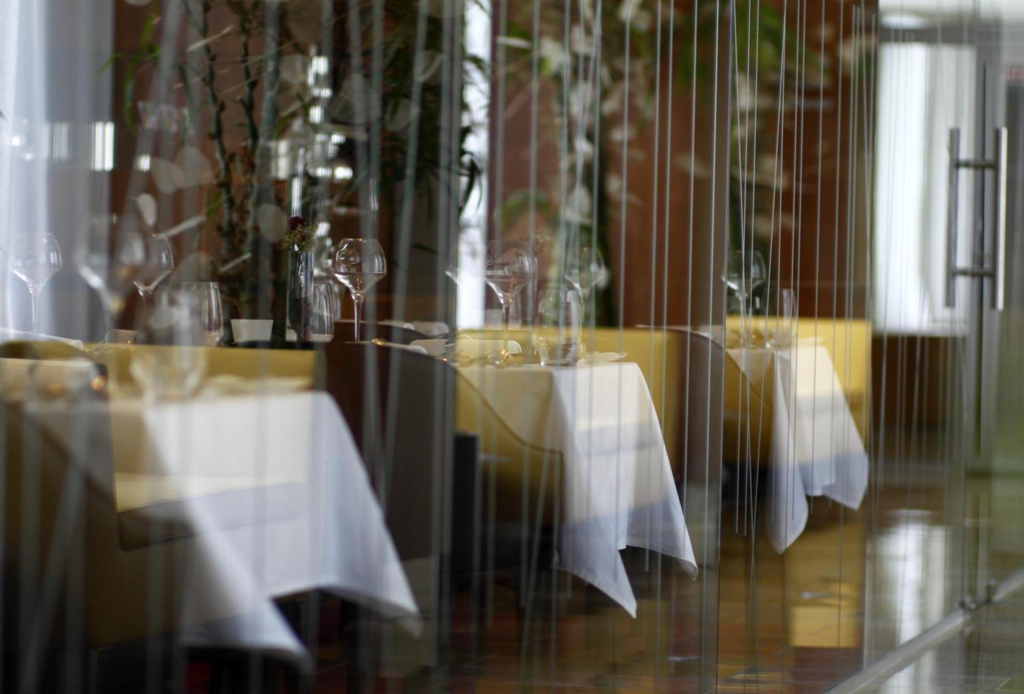 Mikado Hotel Nitra Buitenkant foto