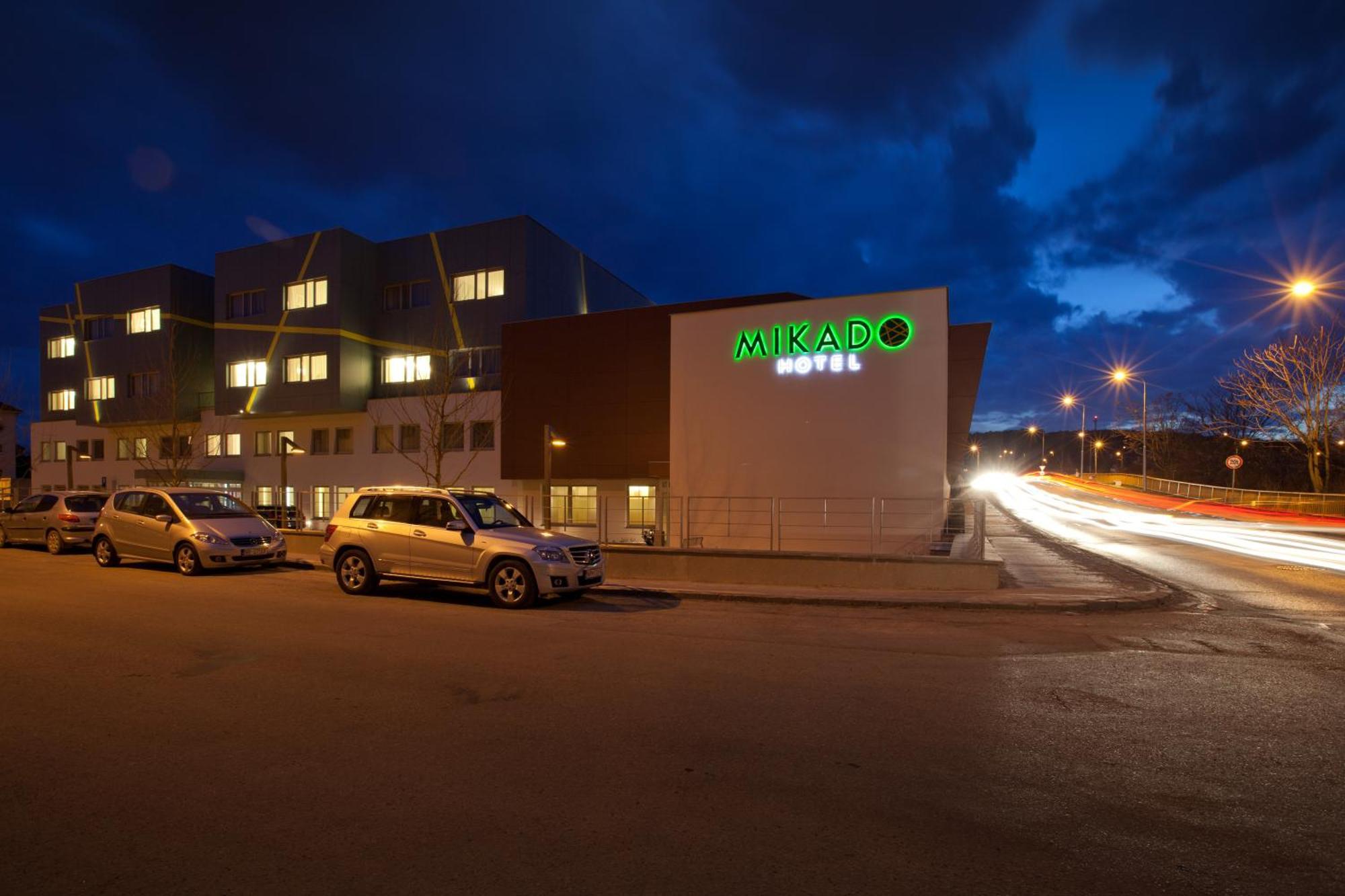 Mikado Hotel Nitra Buitenkant foto