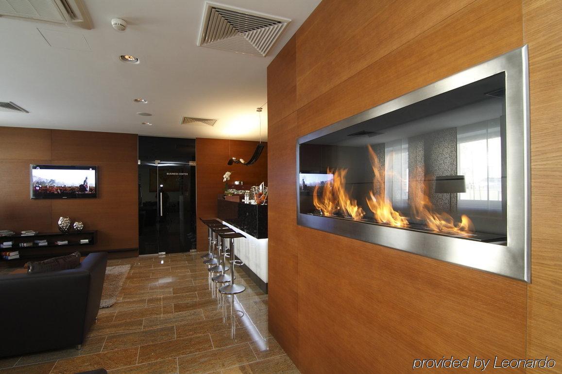 Mikado Hotel Nitra Buitenkant foto