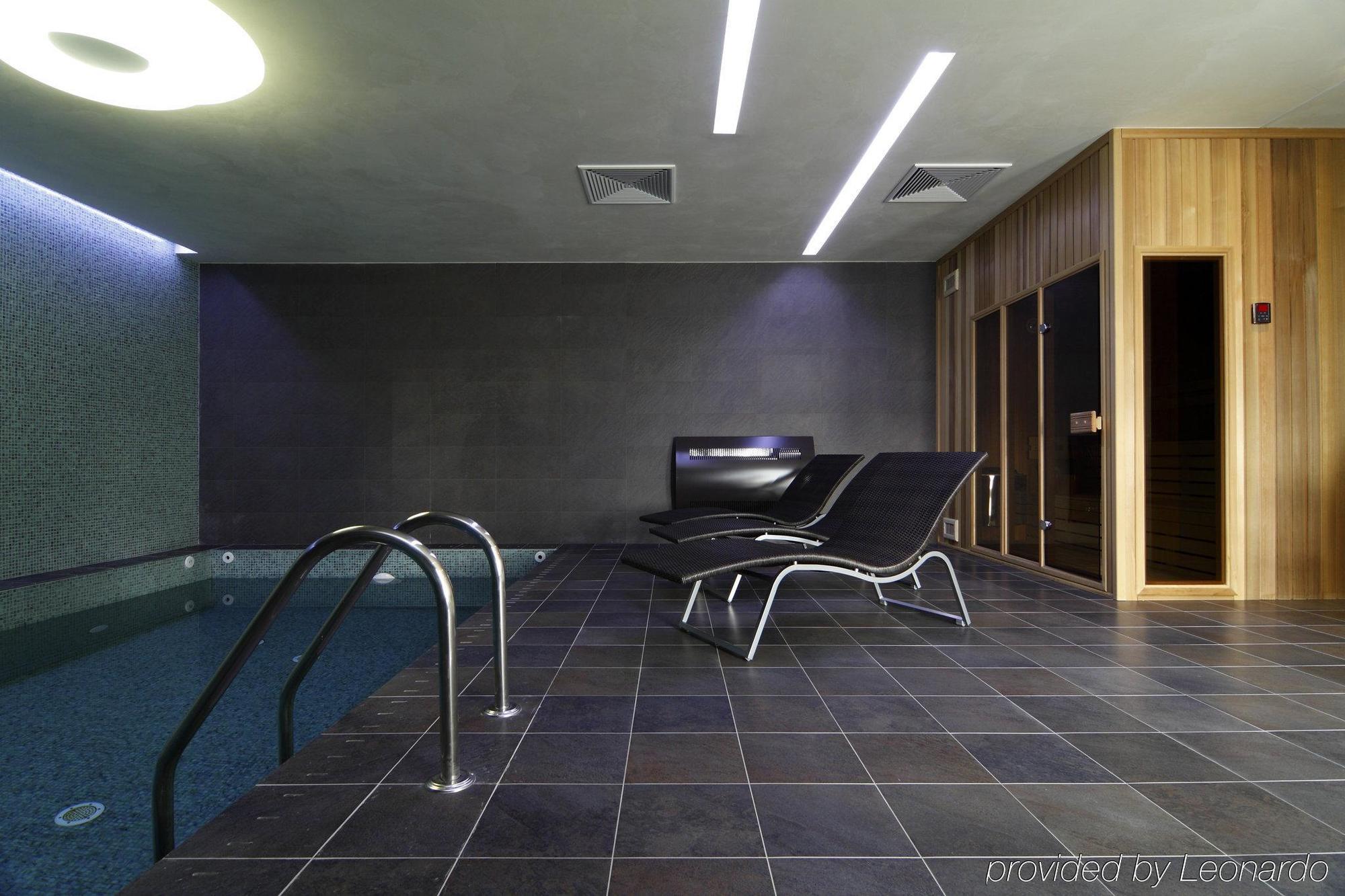 Mikado Hotel Nitra Buitenkant foto