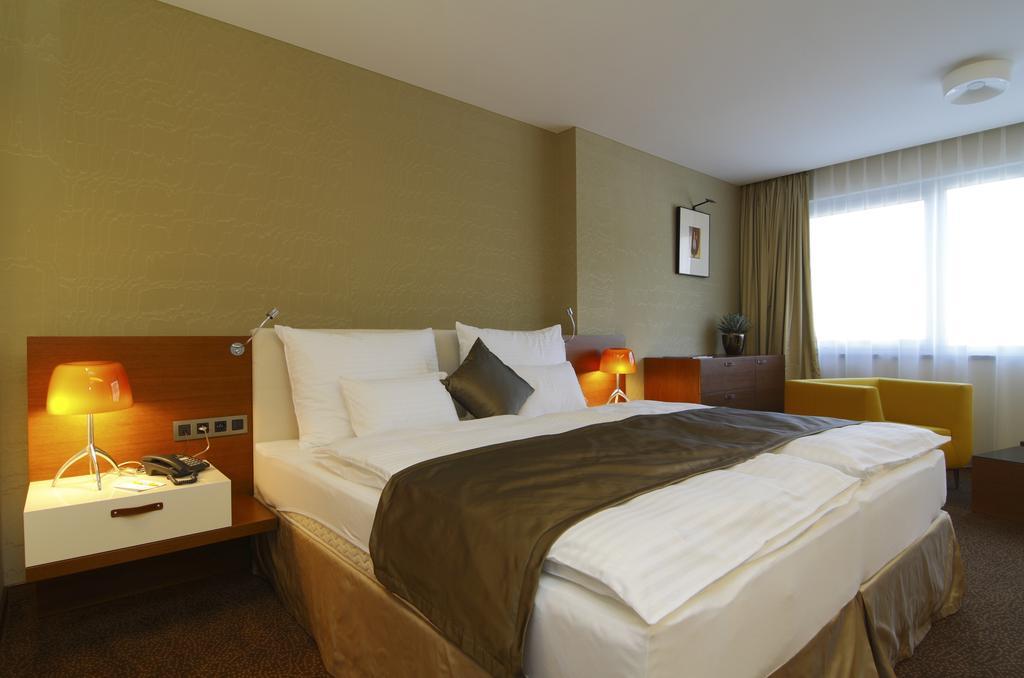 Mikado Hotel Nitra Kamer foto