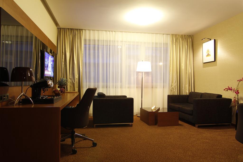 Mikado Hotel Nitra Kamer foto