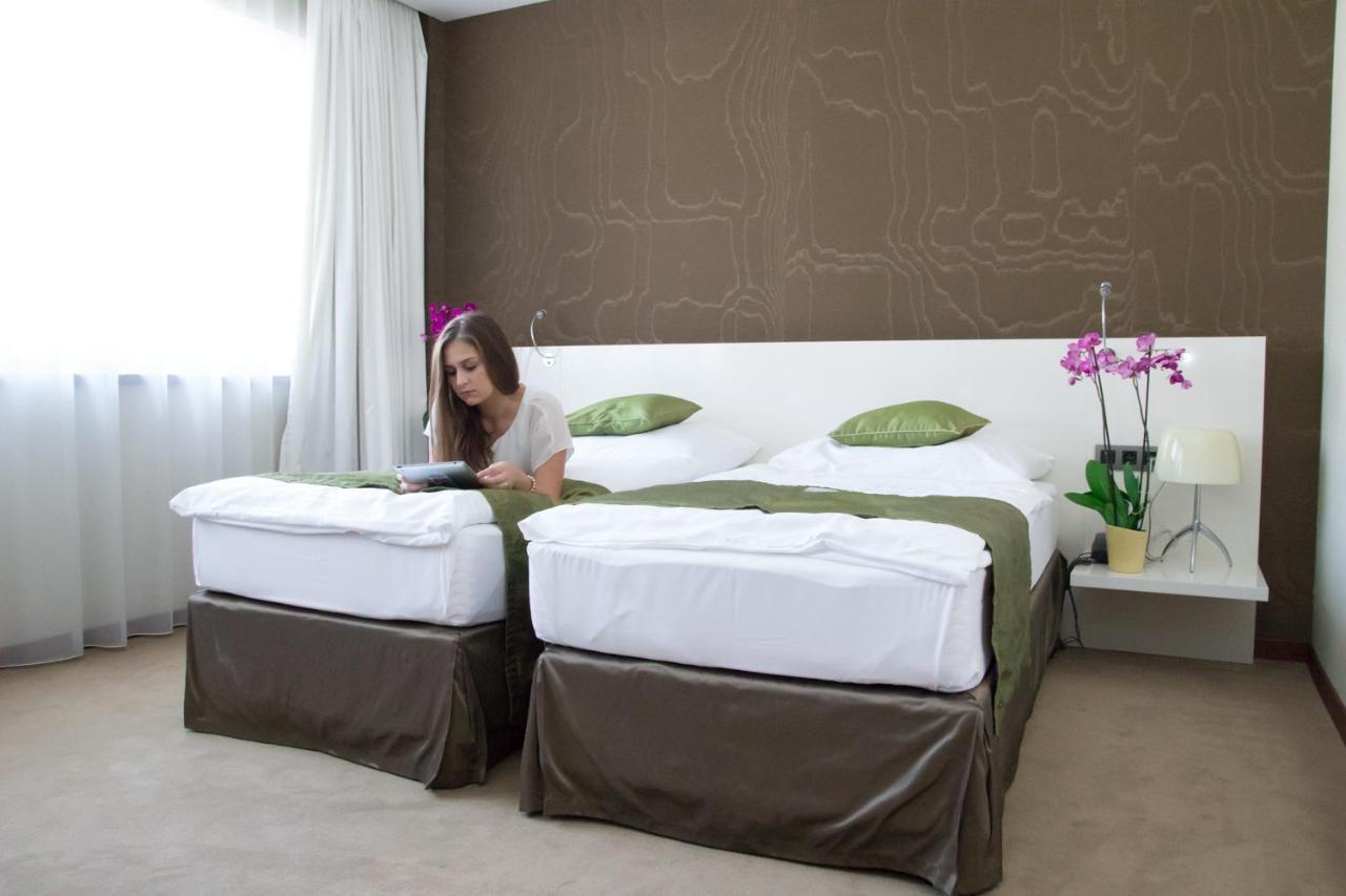 Mikado Hotel Nitra Buitenkant foto