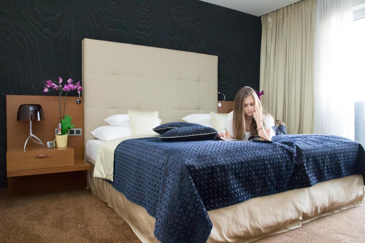 Mikado Hotel Nitra Buitenkant foto